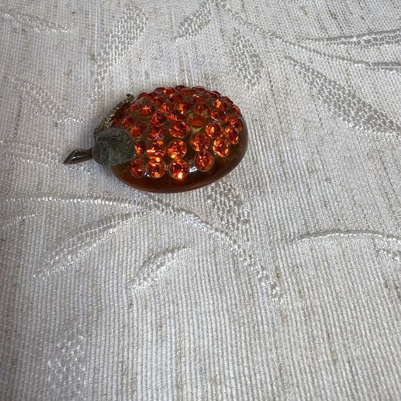 Vintage Austrian forbidden fruit orange brooch. - Picture 4 of 6